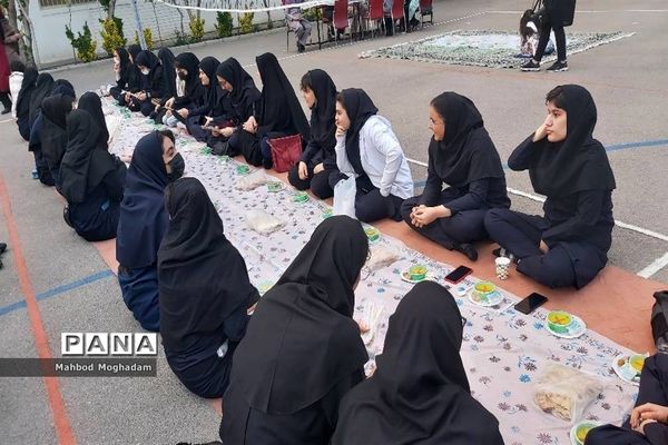 ضیافت افطاری همزمان با میلاد باسعادت امام حسن مجتبی(ع) در دبیرستان شهیده معصومه قزوینی