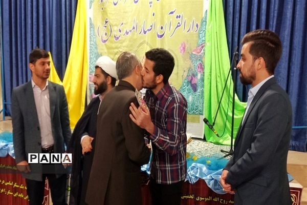 محفل انس با قرآن و برپایی سفره افطاری شهرستان نظرآباد