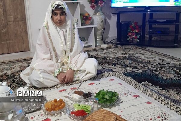 دانش‌آموزان روزه اولی رودهن در لحظه افطار