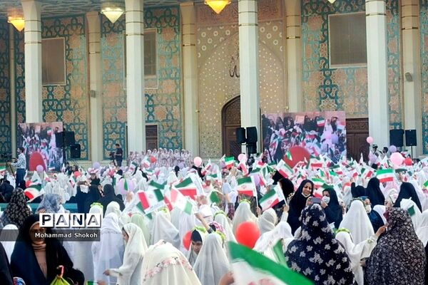 دورهمی بزرگ مادر و دختری در حرم مطهر شاهچراغ(ع)