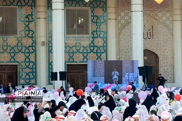 دورهمی بزرگ مادر و دختری در حرم مطهر شاهچراغ(ع)