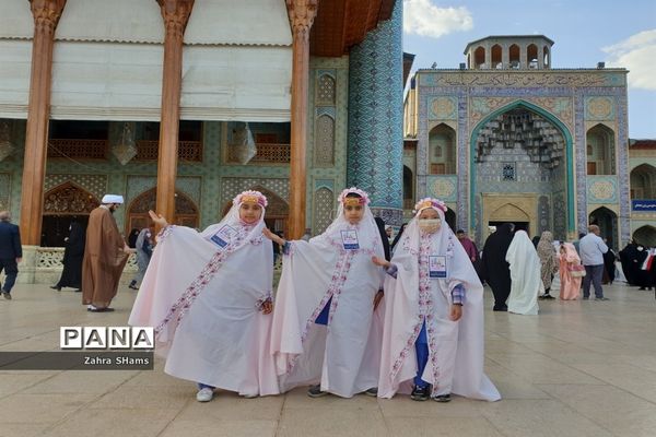 جشن روزه اولی ها با حضور بیش از چهار هزار دختر شیرازی در حرم مطهر حضرت شاهچراغ‌(ع)
