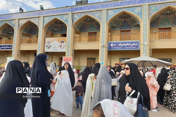 جشن روزه اولی ها با حضور بیش از چهار هزار دختر شیرازی در حرم مطهر حضرت شاهچراغ‌(ع)