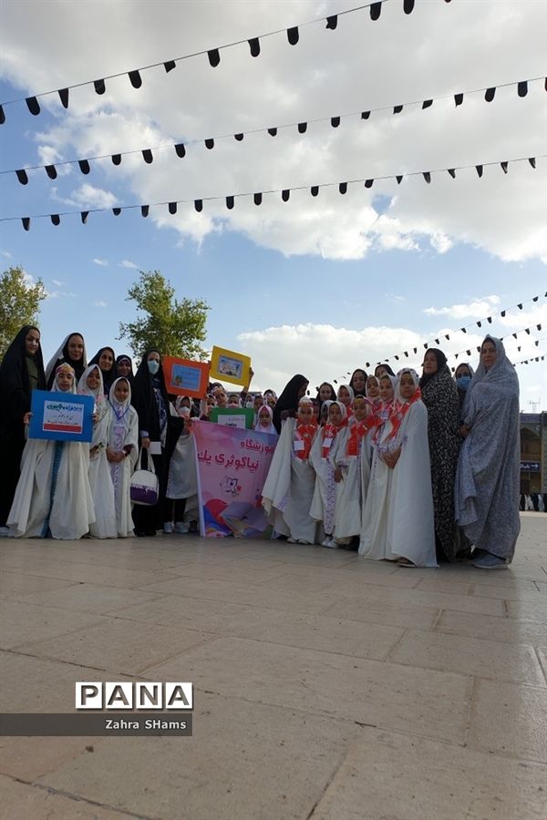 جشن روزه اولی ها با حضور بیش از چهار هزار دختر شیرازی در حرم مطهر حضرت شاهچراغ‌(ع)