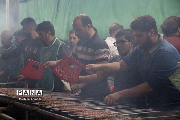 سفره ۱۰۰۰ متری کریم اهل بیت(ع)درماه مبارک رمضان در  شهرری