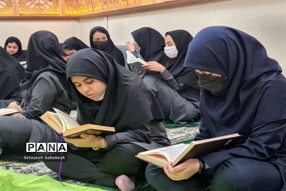 ضیافت افطاری در دبیرستان دخترانه فرهنگ ۱۳