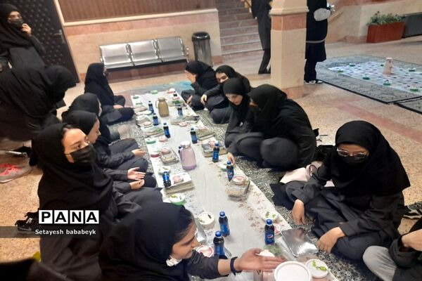 ضیافت افطاری در دبیرستان دخترانه فرهنگ ۱۳