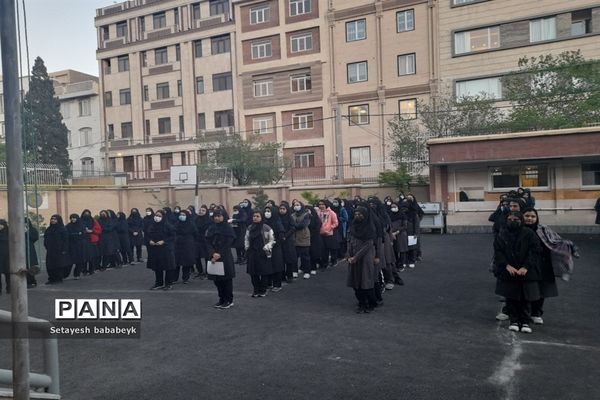 ضیافت افطاری در دبیرستان دخترانه فرهنگ ۱۳