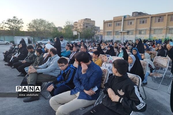 مراسم افطاری در مدرسه آزادی کهریزک
