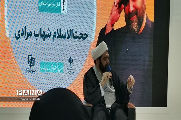 حال و هوای متفاوت غرفه دهه هشتادی‌ها در سی‌امین نمایشگاه بین‌المللی قرآن‌کریم