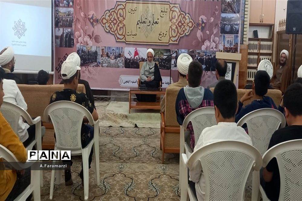 تجلیل از راه یافتگان مسابقات  دانش‌آموزی قرآنی به مرحله استانی