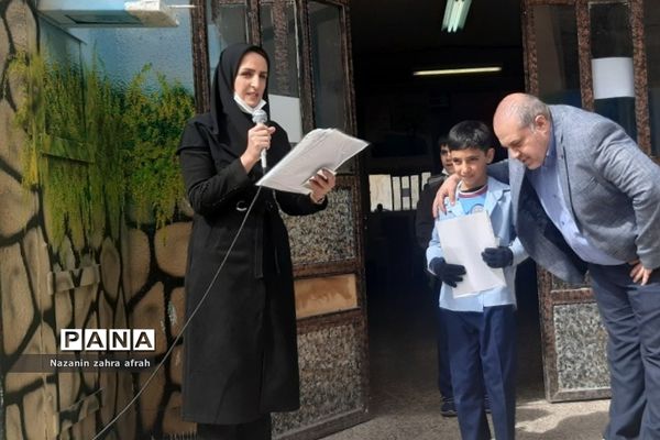 تقدیر از دانش‌آموزان برتر قرآنی در دبستان ارشاد رودهن در ماه مبارک رمضان