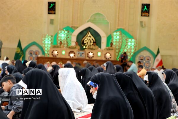 ترتیل خوانی قرآن کریم در ماه مبارک رمضان در حرم مطهر شاهچراغ (ع)