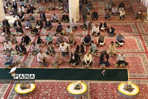 ترتیل خوانی قرآن کریم در ماه مبارک رمضان در حرم مطهر شاهچراغ (ع)