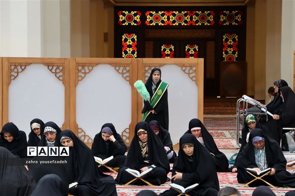 ترتیل خوانی قرآن کریم در ماه مبارک رمضان در حرم مطهر شاهچراغ (ع)