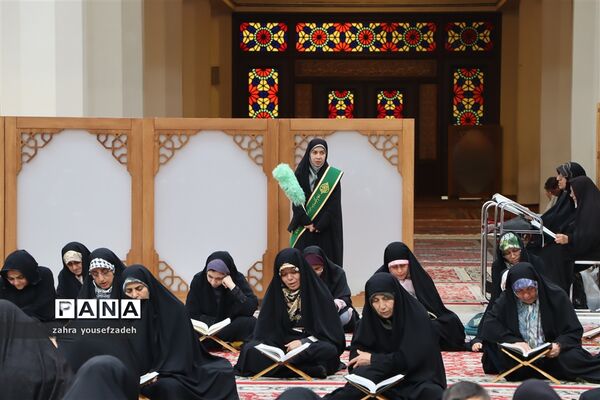ترتیل خوانی قرآن کریم در ماه مبارک رمضان در حرم مطهر شاهچراغ (ع)