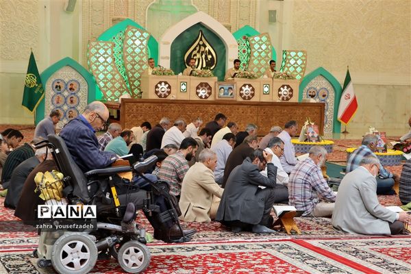 ترتیل خوانی قرآن کریم در ماه مبارک رمضان در حرم مطهر شاهچراغ (ع)