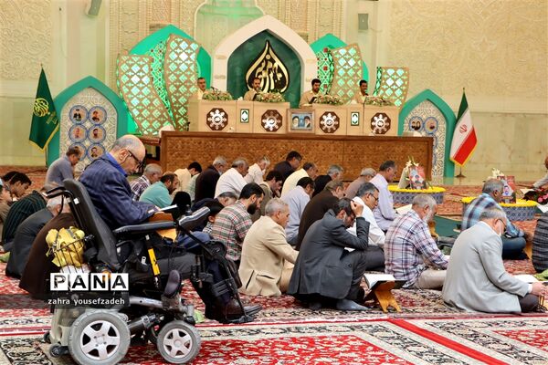ترتیل خوانی قرآن کریم در ماه مبارک رمضان در حرم مطهر شاهچراغ (ع)