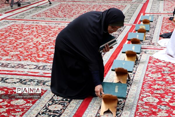 ترتیل خوانی قرآن کریم در ماه مبارک رمضان در حرم مطهر شاهچراغ (ع)