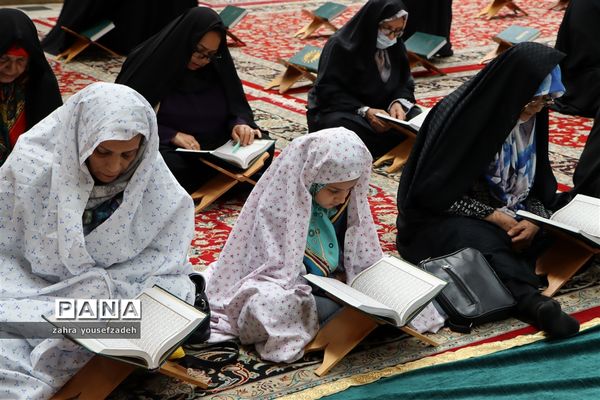 ترتیل خوانی قرآن کریم در ماه مبارک رمضان در حرم مطهر شاهچراغ (ع)