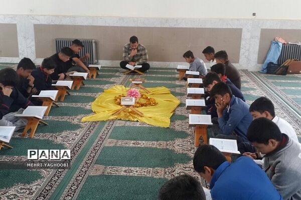 محفل انس با قرآن در دبستان شریف فشافویه