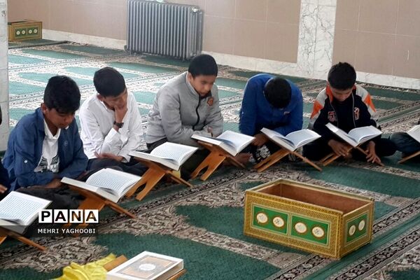 محفل انس با قرآن در دبستان شریف فشافویه