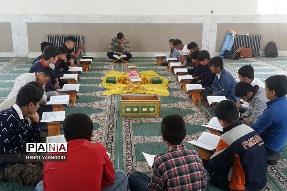 محفل انس با قرآن در دبستان شریف فشافویه