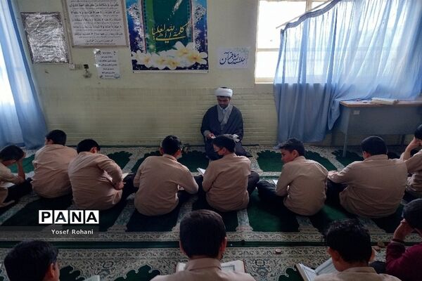 محفل انس با قرآن در مدرسه فرهنگ پسرانه کاشمر