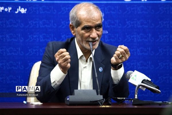 نشست خبری رئیس دانشگاه تبریز