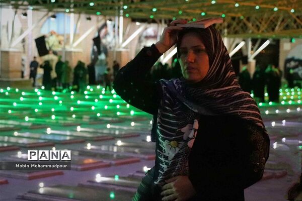 احیای شب اول قدر در گلزار شهدای تبریز