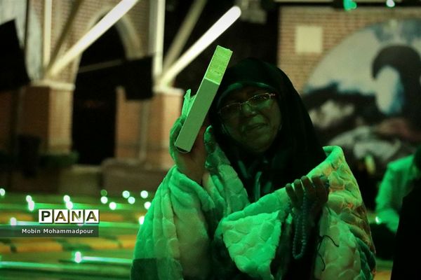 احیای شب اول قدر در گلزار شهدای تبریز