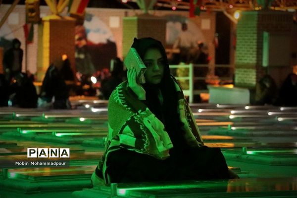 احیای شب اول قدر در گلزار شهدای تبریز