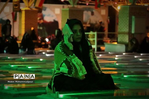 احیای شب اول قدر در گلزار شهدای تبریز
