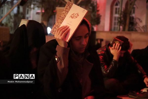 احیای شب اول قدر در گلزار شهدای تبریز