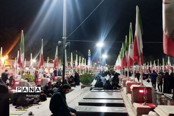 گلزار شهدای کاشان میزبان میهمانان ضیافت الهی در شب قدر