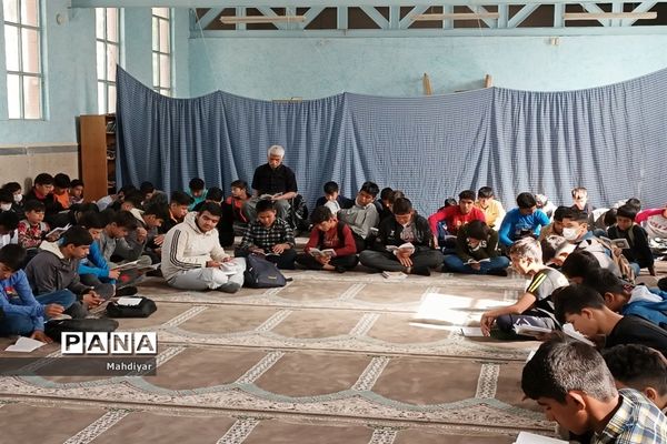 برپایی محفل انس با قرآن در دبیرستان شهید علی تات شهر جوادآباد