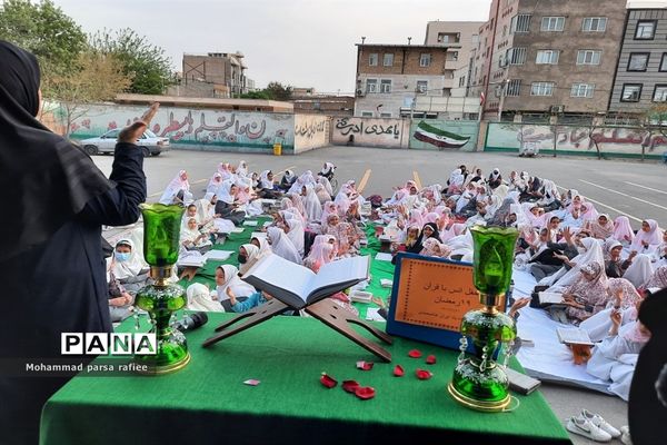 مراسم محفل انس با قرآن و افطاری در مدارس صفادشت