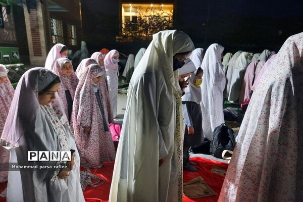 مراسم محفل انس با قرآن و افطاری در مدارس صفادشت