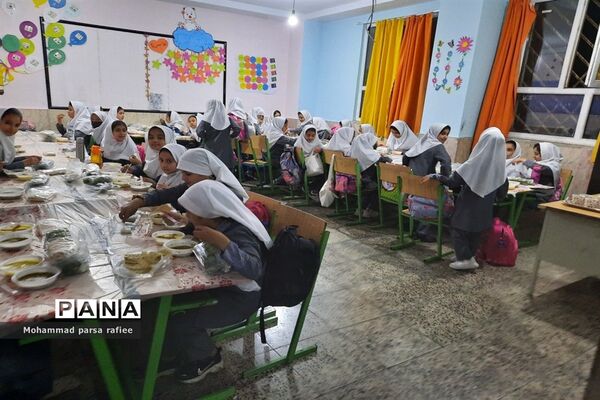 مراسم محفل انس با قرآن و افطاری در مدارس صفادشت