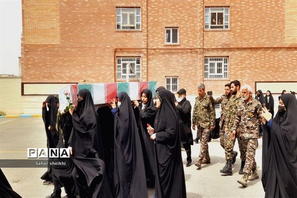 وداع با پیکر شهید گمنام در مدارس ملارد