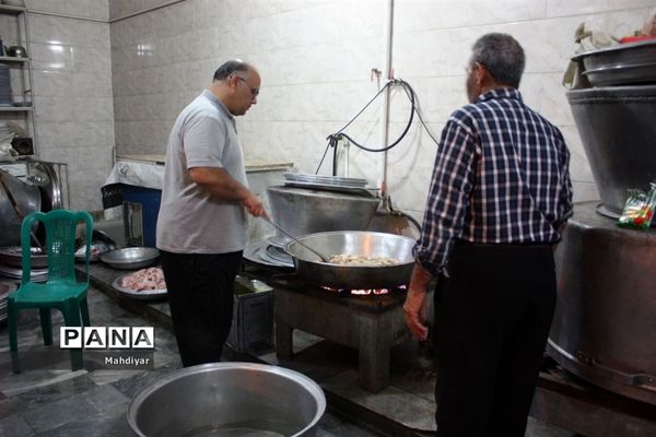 تهیه سحری برای دومین شب قدر در جواد آباد