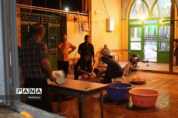 تهیه سحری برای دومین شب قدر در جواد آباد