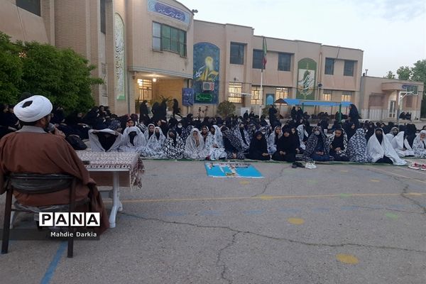 ضیافت افطاری در دبیرستان دخترانه فرزانگان ناحیه 3  شیراز