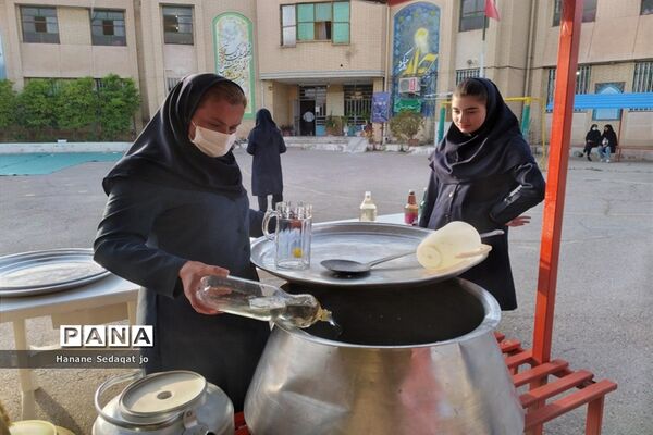 ضیافت افطاری در دبیرستان دخترانه فرزانگان ناحیه 3  شیراز