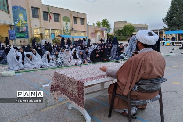 ضیافت افطاری در دبیرستان دخترانه فرزانگان ناحیه 3  شیراز