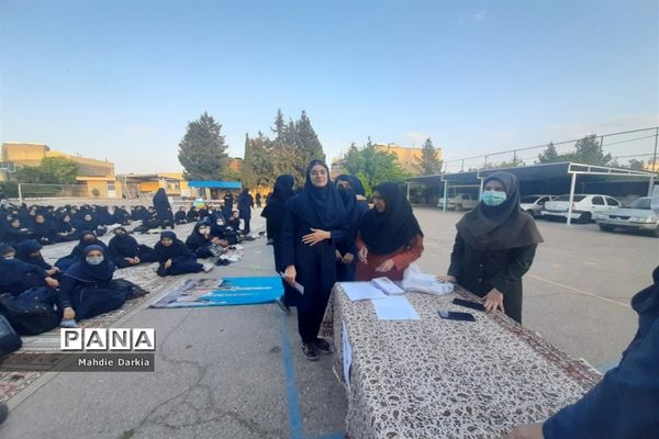 ضیافت افطاری در دبیرستان دخترانه فرزانگان ناحیه 3  شیراز