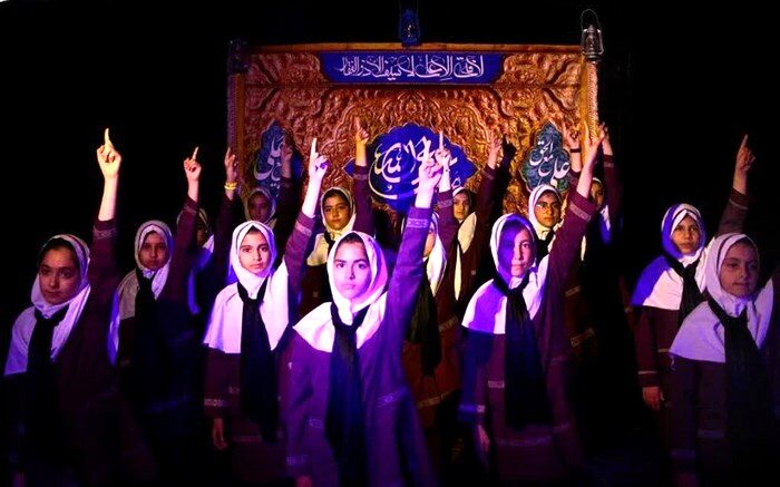 اجرای سرود زیبای قدر علی(ع) توسط دانش‌آموزان دبستان حضرت زهرا(س)۲ رودهن/فیلم
