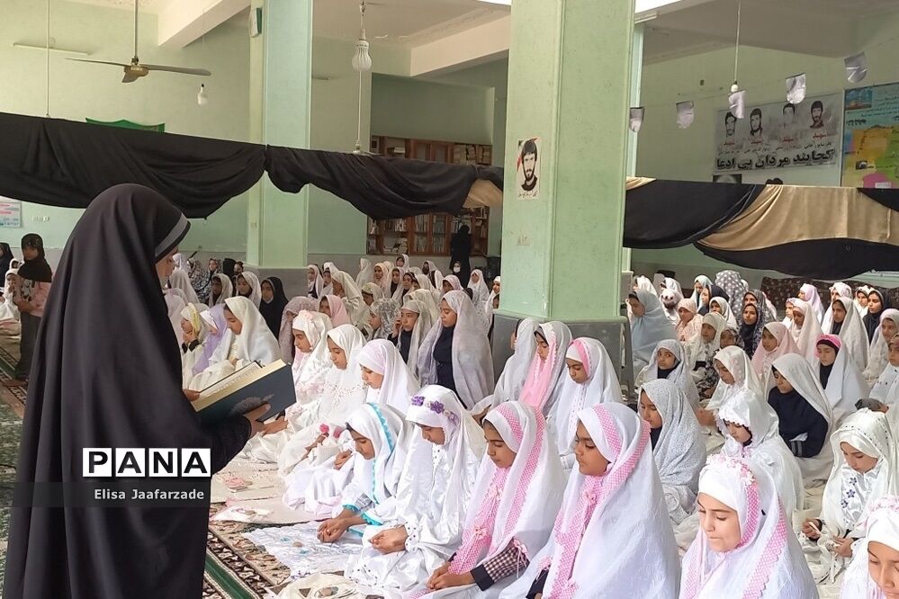 اقامه نماز جماعت دانش‌آموزان دختر دبستانی در مدارس ناحیه 3 شیراز