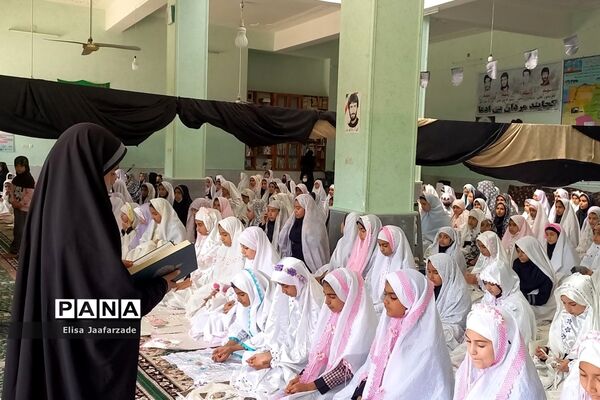 اقامه نماز جماعت دانش‌آموزان دختر دبستانی در مدارس ناحیه 3 شیراز