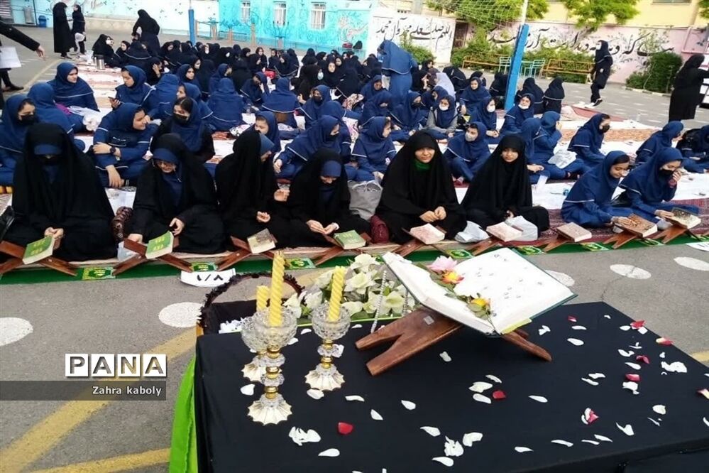 مراسم افطاردانش‌آموزی به مناسبت لیالی قدردرآموزشگاه اسدیان اسلامشهر